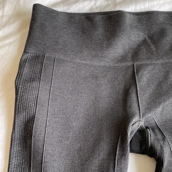Lululemon ribbed compression leggings - Picture 4 of 5